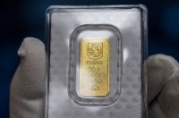 Giá vàng hôm nay 27/6/2023: Giá vàng 'rung chuyển' trước tình hình ở Nga, nhà đầu tư đổ xô ‘ôm’ hàng, vàng JSC một mình một chợ