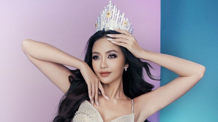 Hoa hậu Ngọc Châu thực hiện bộ ảnh thời trang thiết kế riêng kỷ niệm 1 năm đăng quang