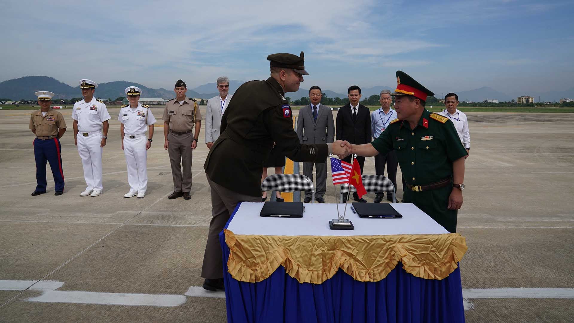 Đại diện phía Việt Nam đã bàn giao cho đại diện phía Hoa Kỳ một bộ hài cốt là một phần kết quả của Đợt tìm kiếm chung lần thứ 151.