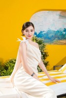 Hoa hậu Trần Tiểu Vy thả dáng trên du thuyền