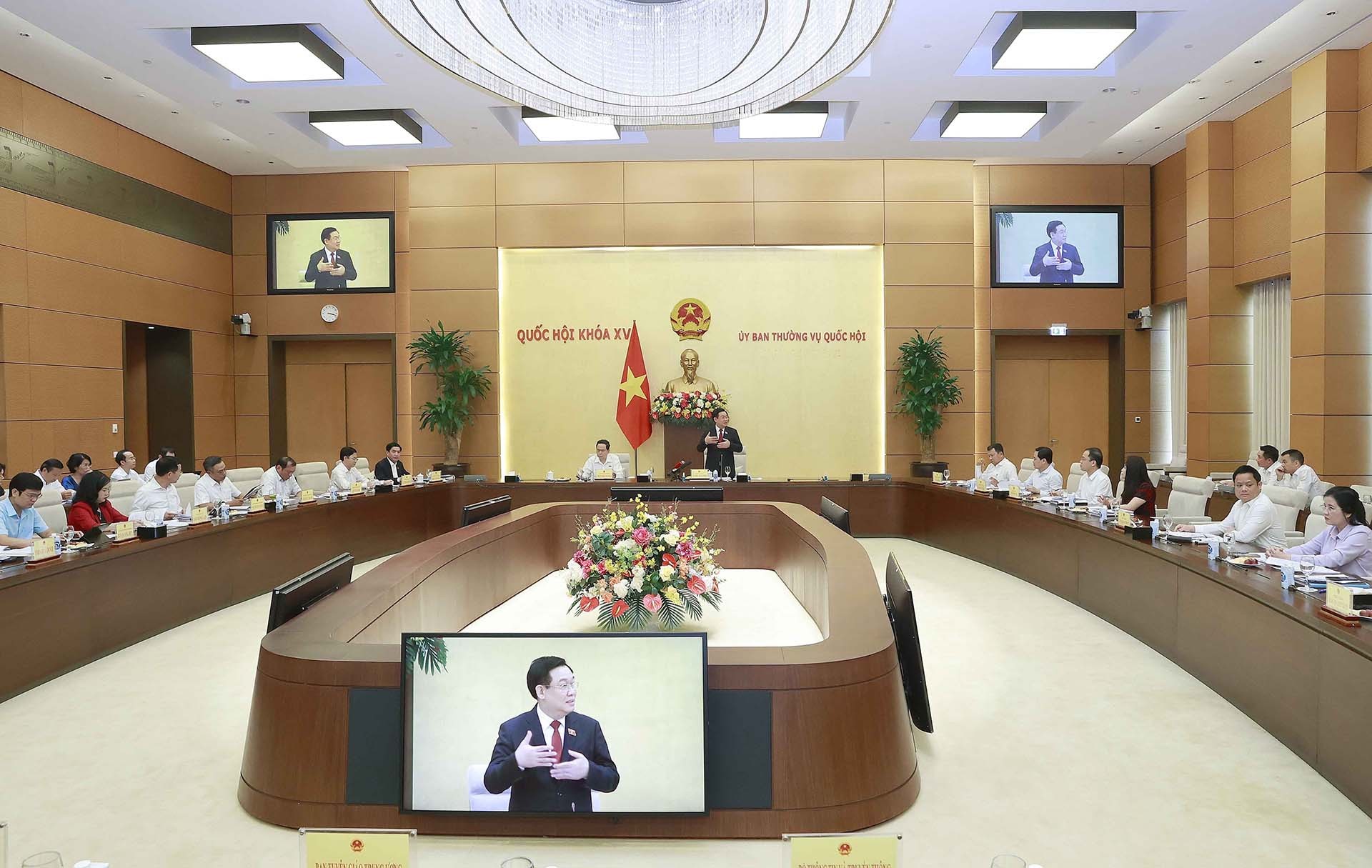 Chủ tịch Quốc hội Vương Đình Huệ đã chủ trì họp về công tác chuẩn bị tổ chức Hội nghị Nghị sĩ trẻ toàn cầu lần thứ 9. (Nguồn: TTXVN)