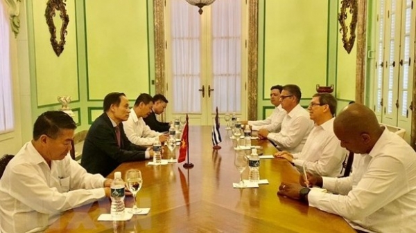 Vietnam Party delegation visits Cuba, strengthening historic relations