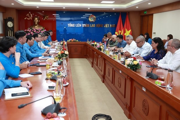 Party Politburo member receives Cuban Trade Union leader