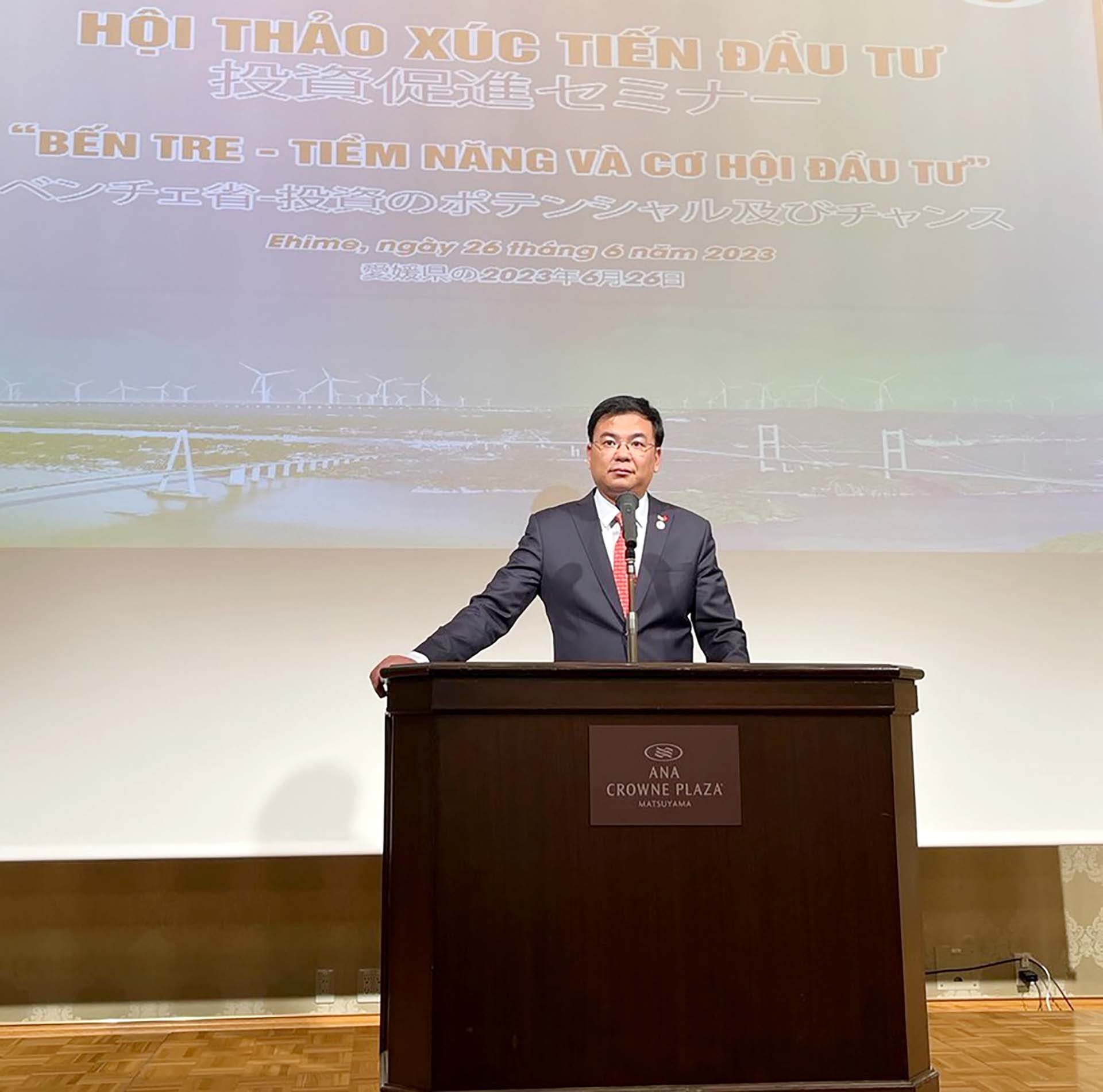 Đại sứ Phạm Quang Hiệu phát biểu tại Hội thảo thu hút đầu tư của tỉnh Bến Tre.