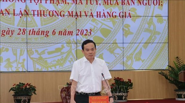 Deputy PM directs fight against IUU, smuggling, drug trafficking in Mekong Delta