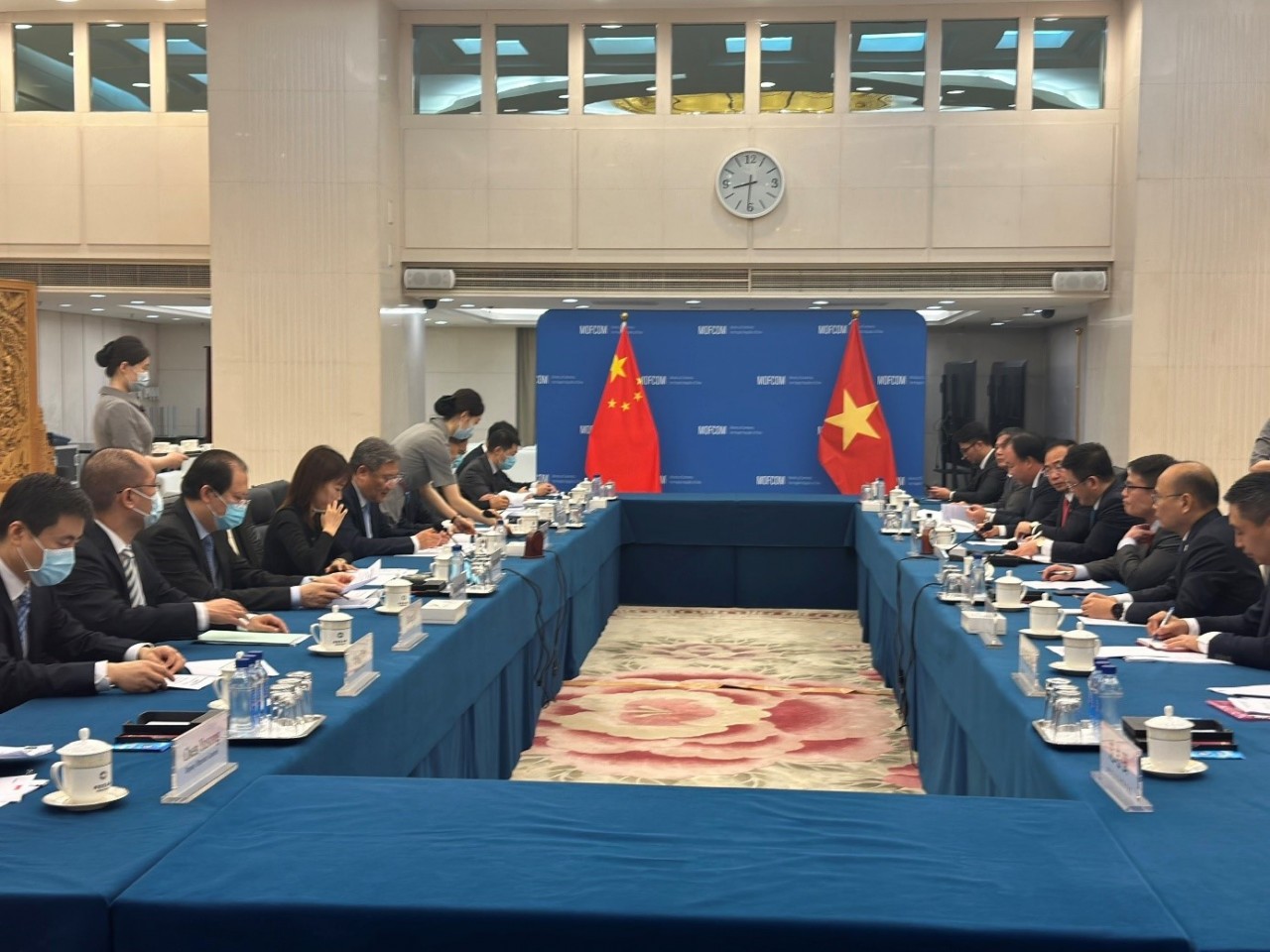 Vietnam, China Ministers hold talks on economic and trade ties