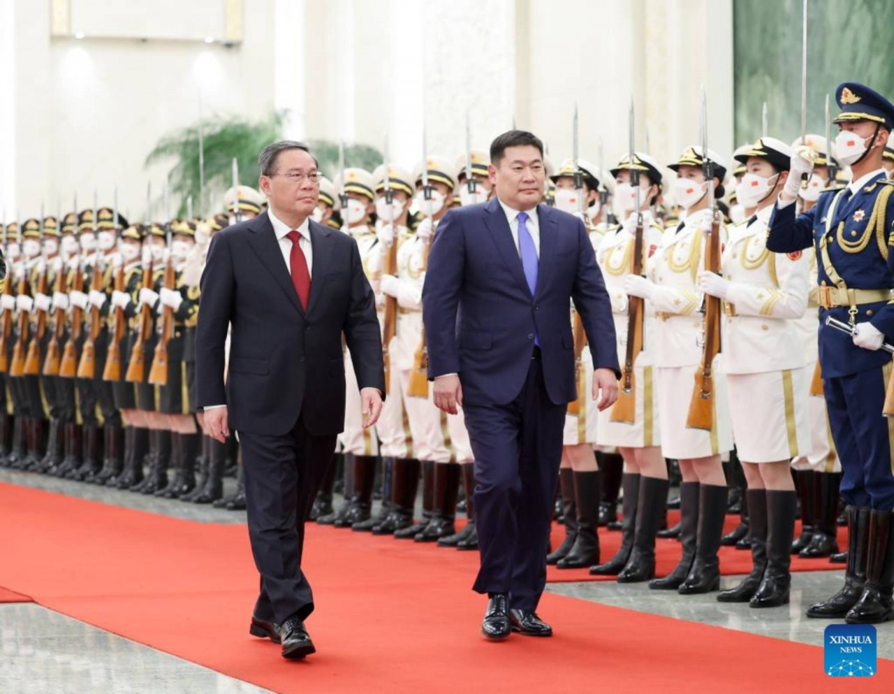 Thủ tướng Trung Quốc Lý Cường tổ chức lễ đón Thủ tướng Mông Cổ Luvsannamsrai Oyun-Erdene tại Sảnh phía Bắc của Đại lễ đường Nhân dân trước cuộc hội đàm của họ ở Bắc Kinh, thủ đô của Trung Quốc, ngày 28 tháng 6 năm 2023. (Tân Hoa Xã/Ding Haitao)