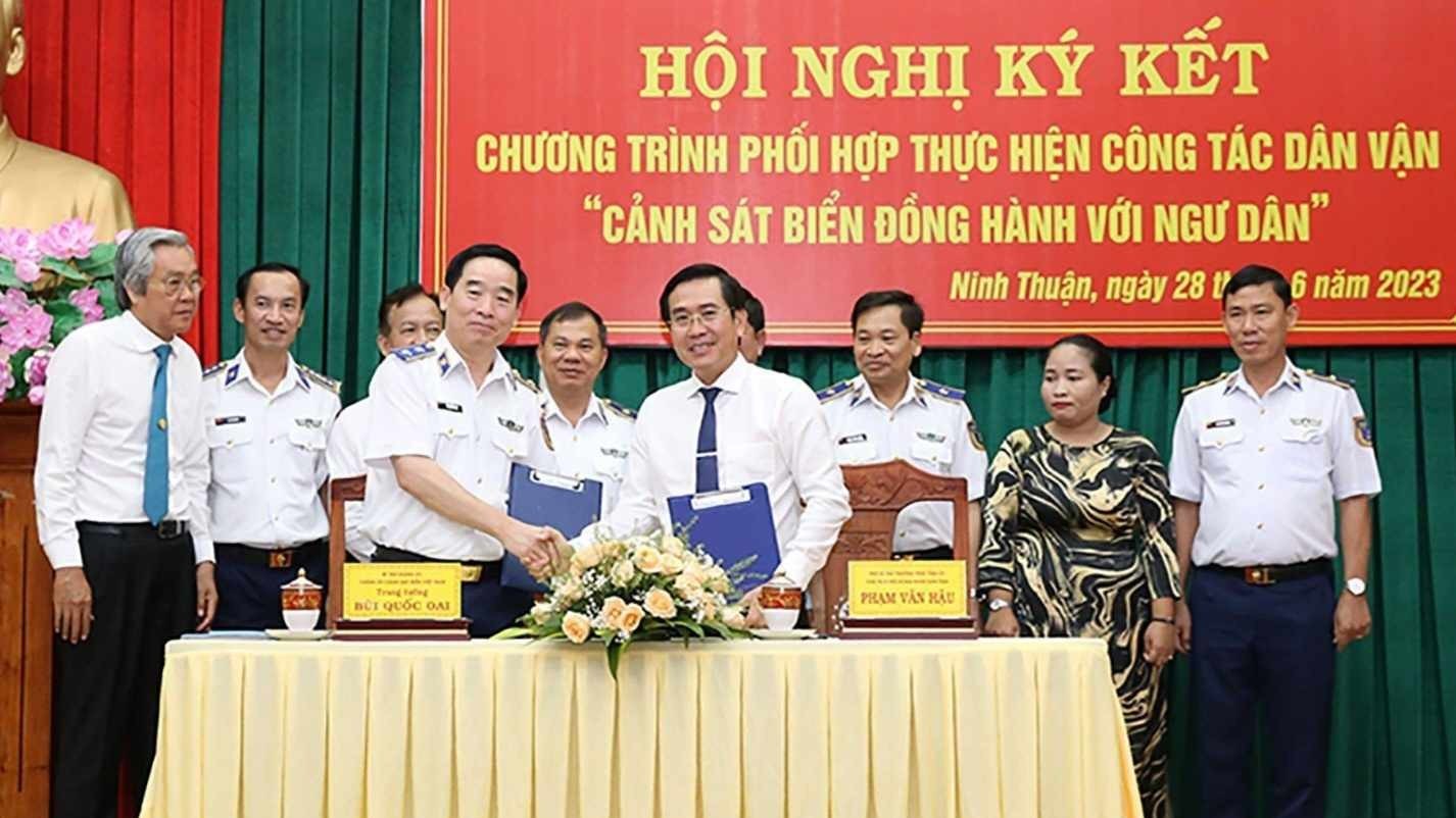 Cảnh sát biển đồng hành với ngư dân Ninh Thuận