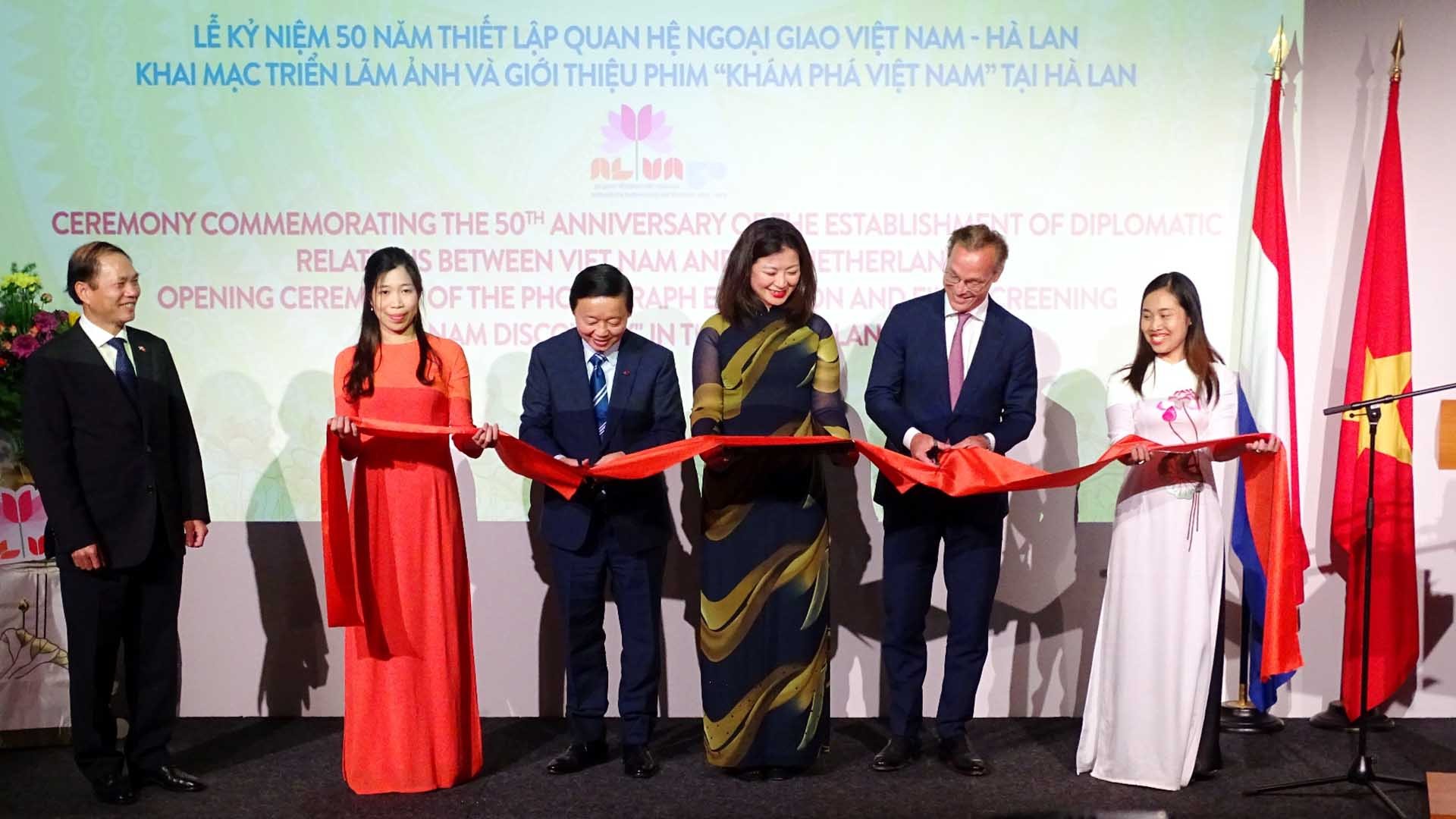 Phó Thủ tướng Trần Hồng Hà và Hoàng thân Jaime de Bourbon de Parme khai mạc chuỗi sự kiện triển lãm ảnh và giới thiệu phim tài liệu với chủ đề “Khám phá Việt Nam” tại Hà Lan.