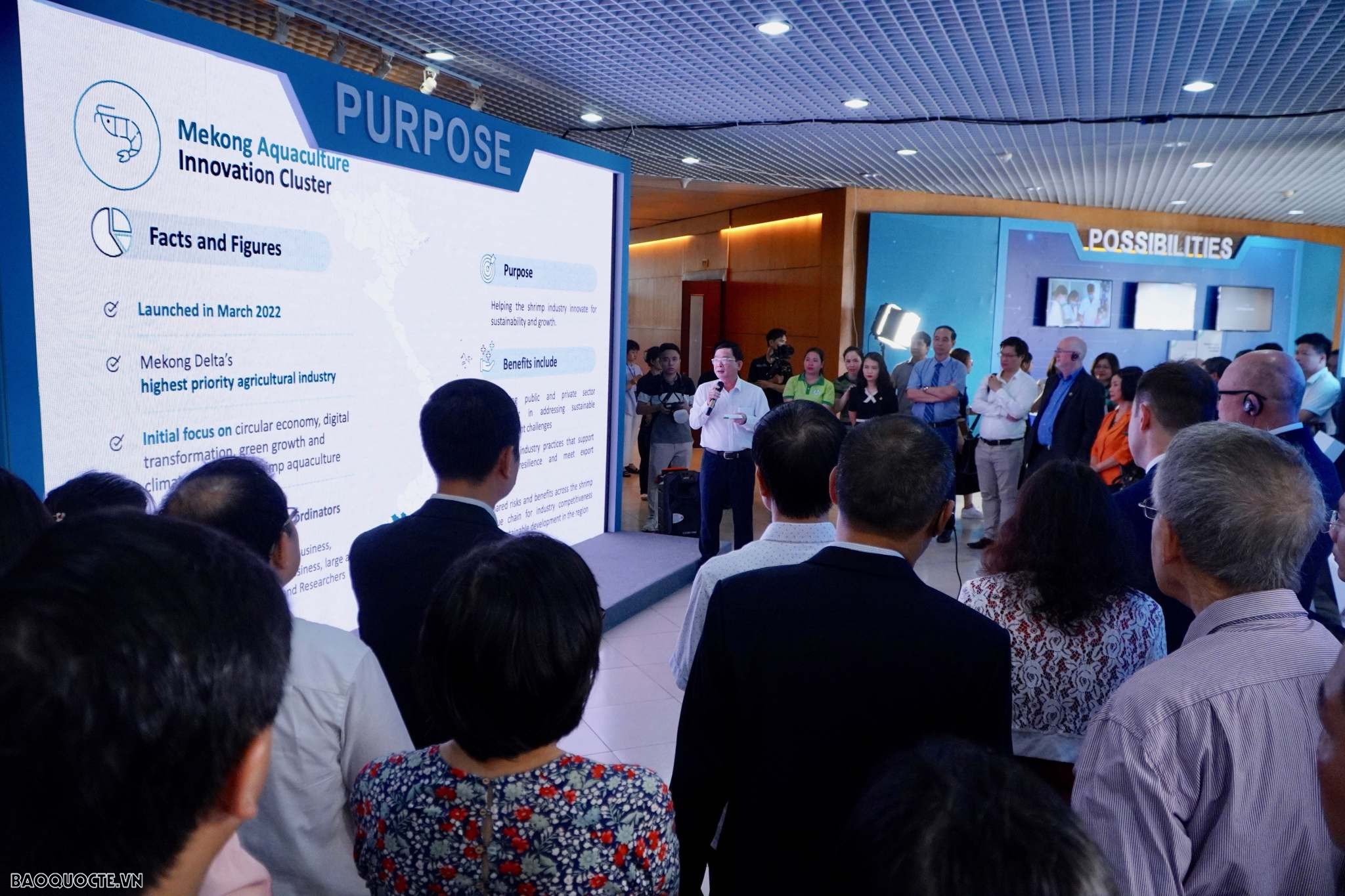 Các đại biểu tham dự giới thiệu các sản phẩm tại Ngày Đối tác Đổi mới Sáng tạo Australia – Việt Nam 2023