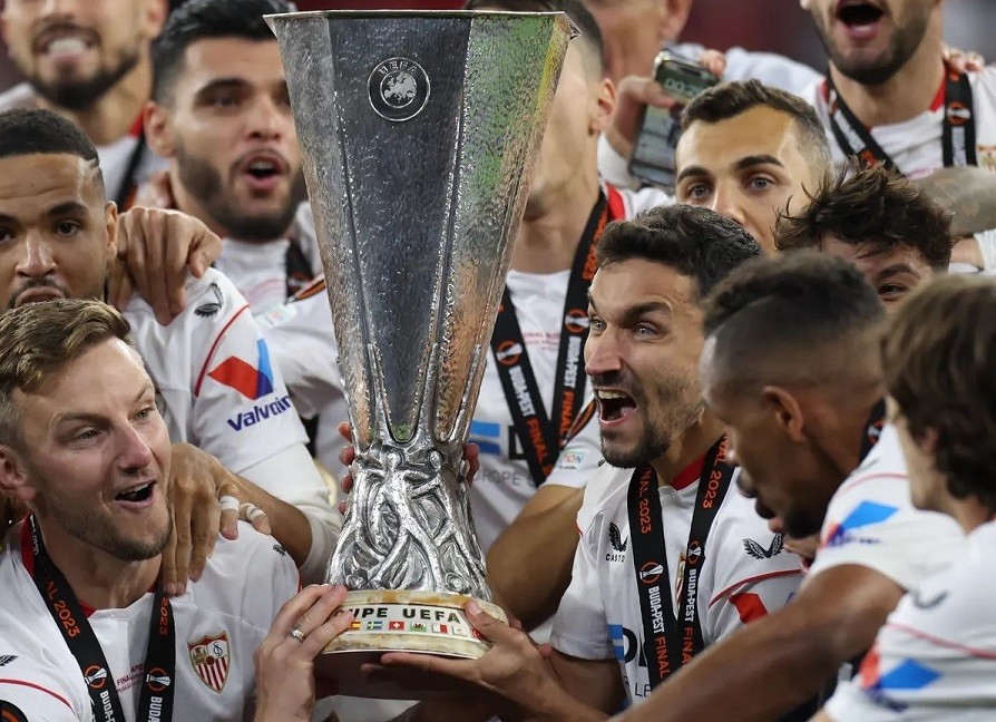 Khủng hoảng về tài chính, Sevilla có nguy cơ rao bán toàn bộ đội hình vô địch Europa League