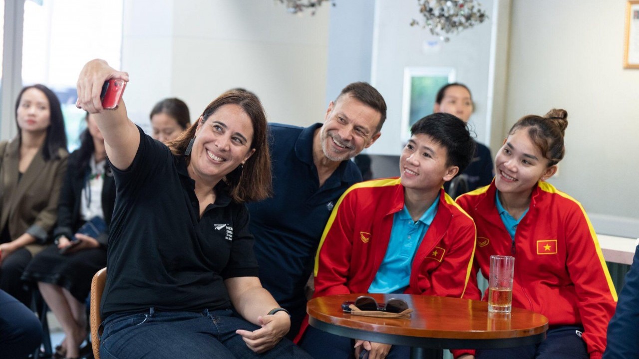 Đại sứ quán New Zealand và Australia chúc mừng thành tích đáng nể của  đội tuyển bóng đá nữ Việt Nam