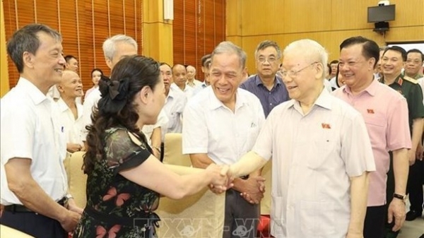 Party General Secretary Nguyen Phu Trong meets voters in Hanoi