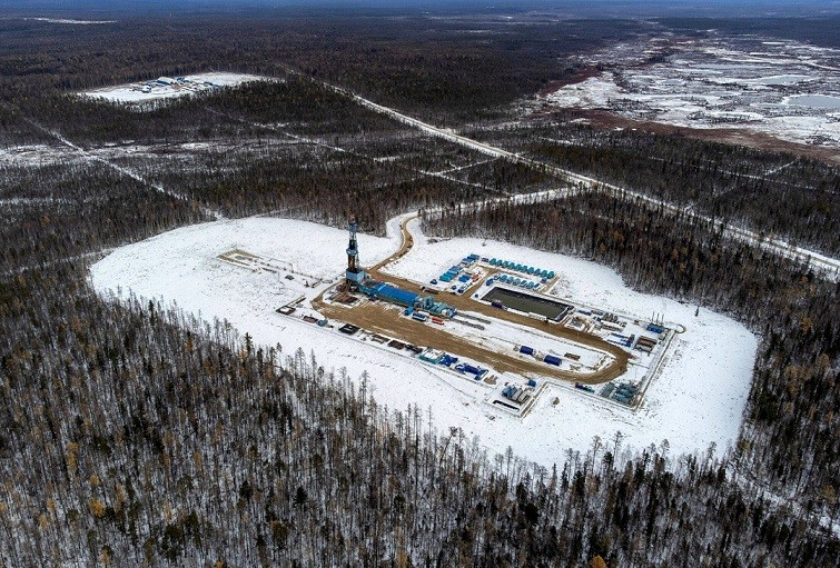 Một giàn khoan khí đốt trên mỏ dầu, khí đốt và khí ngưng tụ Gazprom PJSC Chayandinskoye, cơ sở tài nguyên cho đường ống dẫn khí Power of Siberia vào năm 2021. (Nguồn: Bloomberg)