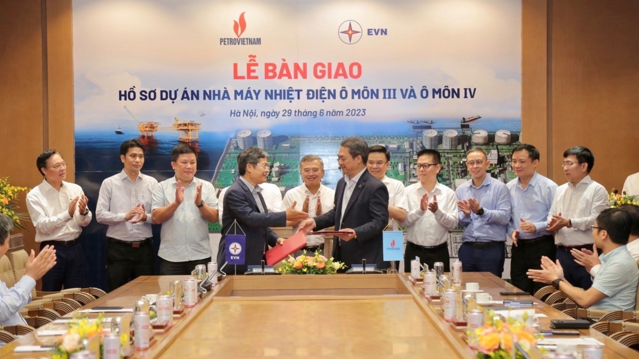 PetroVietnam tiếp nhận bàn giao hồ sơ Dự án Nhà máy Nhiệt điện Ô Môn III và Ô Môn IV