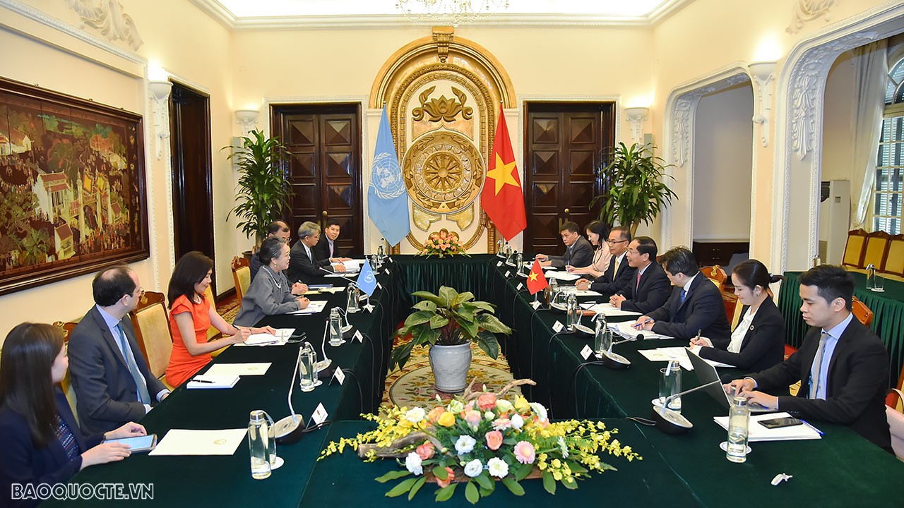 FM Bui Thanh Son, UN Under Secretary-General Armida Salsiah Alisjahbana hold talks