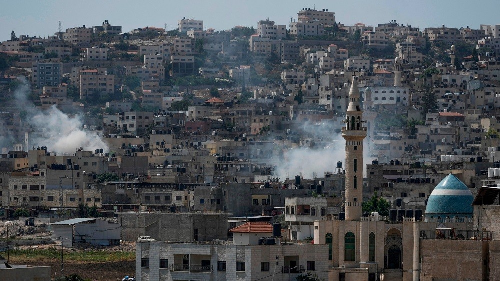 (03.07) Khói bốc lên từ các tòa nhà ở Jenin sau đợt tấn công của Lực lượng Phòng vệ Israel (IDF) trong ngày 3/7. (Nguồn: AP)