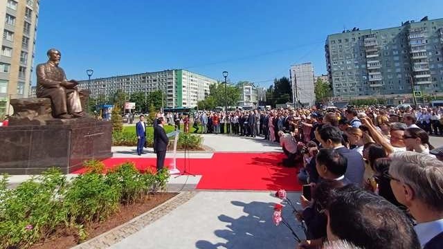 Statue of President Ho Chi Minh inaugurated in St. Petersburg