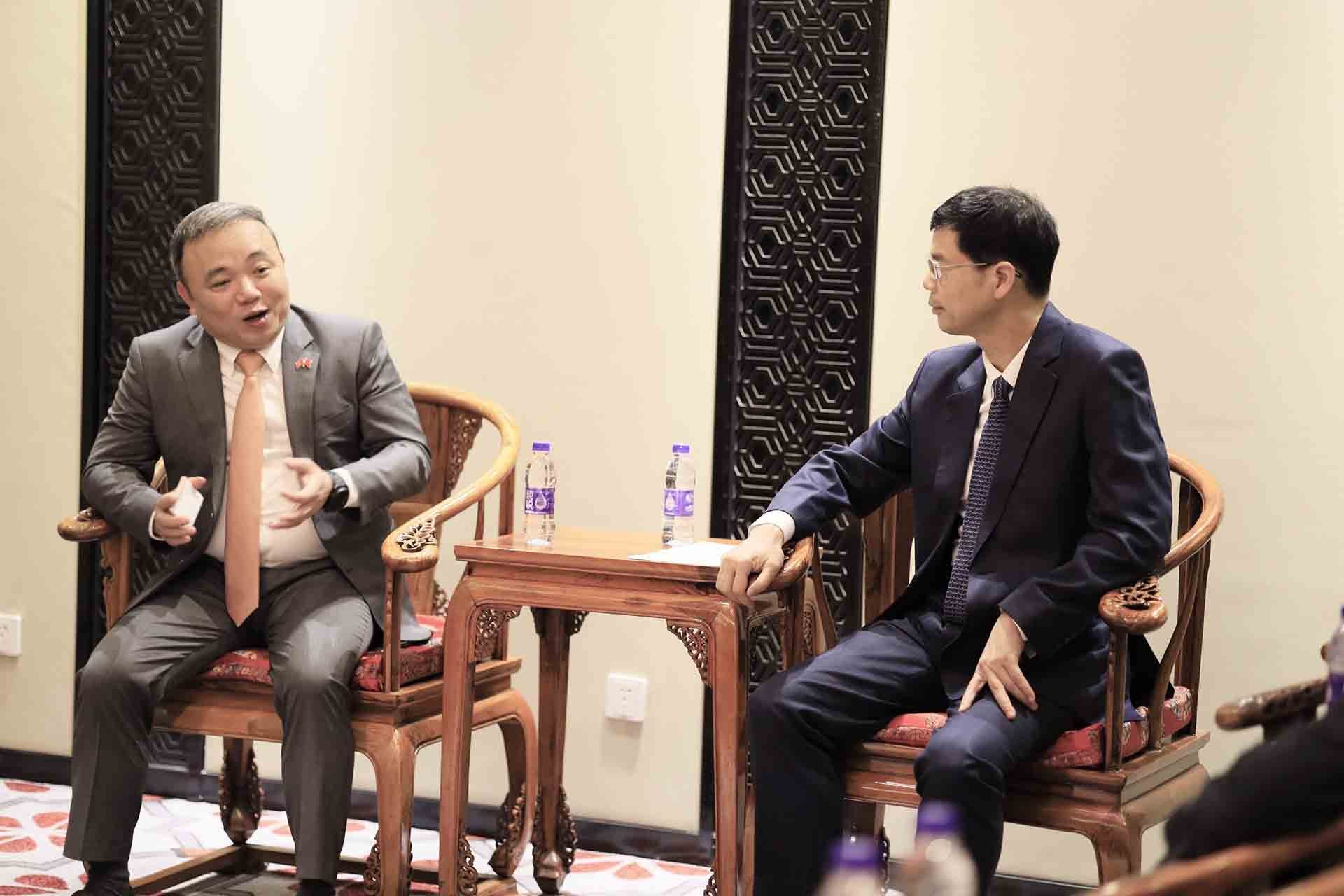 Tổng lãnh sự Nguyễn Thế Tùng đã có cuộc trao đổi với Chủ tich CCPIT Chiết Giang Trần Kiến Trung