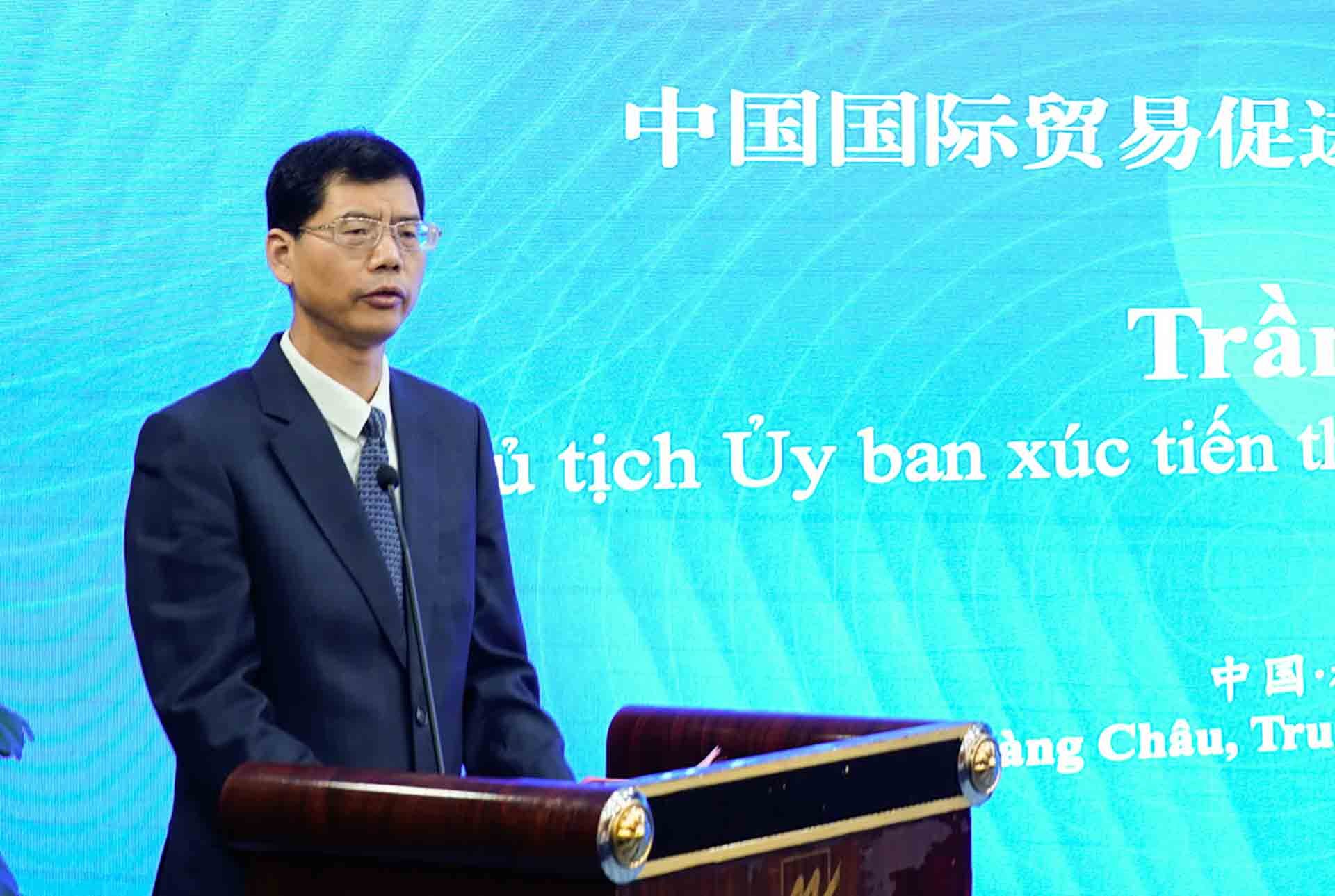 Chủ tịch Ủy ban Xúc tiến thương mại quốc tế Chiết Giang Trần Kiến Trung phát biểu.