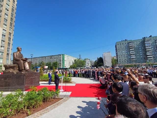 Statue of President Ho Chi Minh inaugurated in St. Petersburg