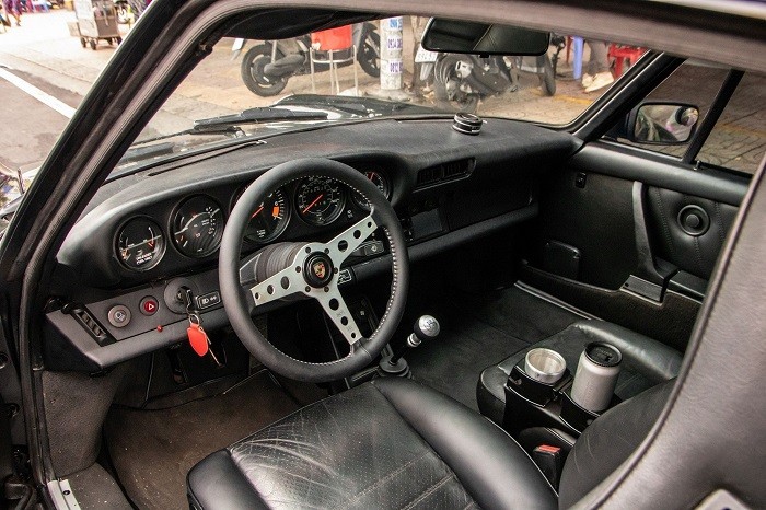 Nội thất của Porsche 911 Carrera đời cổ.