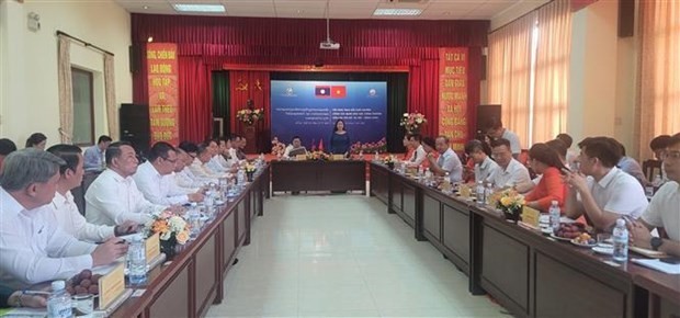 Hanoi, Vientiane share experience in State management in industry, trade