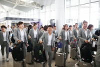 World Cup 2023: Những hình ảnh đội tuyển nữ Việt Nam trước giờ lên máy bay sang New Zealand