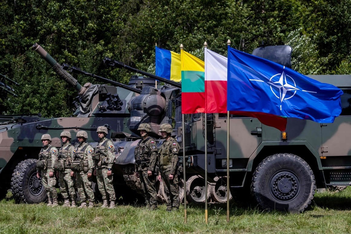 Nước láng giềng Ukraine kêu gọi tăng cường sức mạnh sườn phía Đông NATO, khẳng định cuộc phản công của Kiev không thể kết thúc xung đột