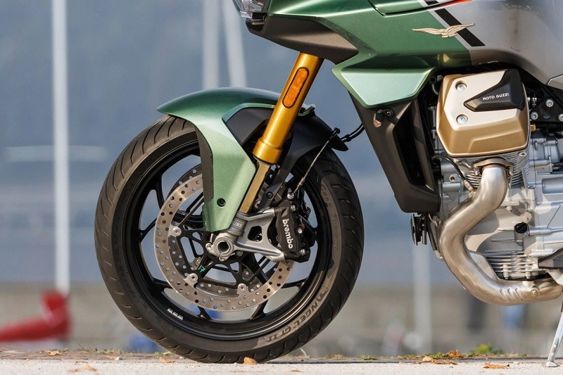 Cận cảnh Moto Guzzi V100 Mandello sắp ra mắt thị trường Việt Nam