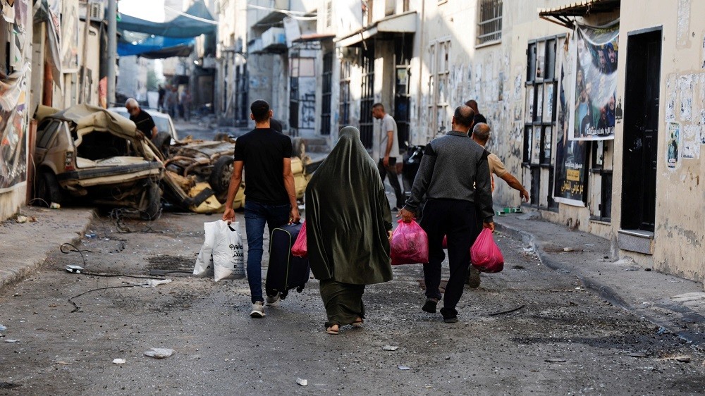 (07.06) Người dân Palestine trở lại Jenin sau khi Israel kết thúc chiến dịch tại thành phố này ngày 5/7. (Nguồn: Reuters)