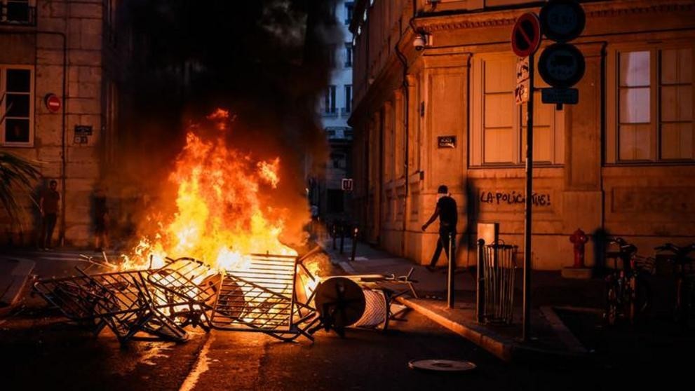 Đằng sau khói lửa bạo loạn ở Pháp