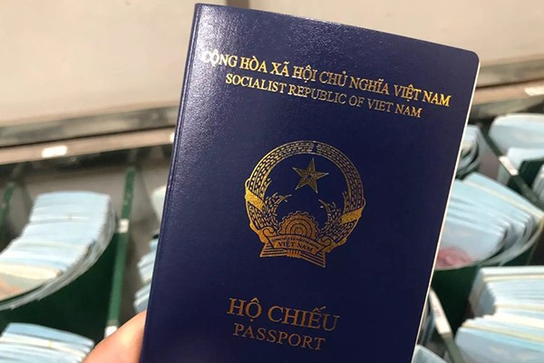 Đề xuất giảm 10% lệ phí cấp hộ chiếu online từ ngày 01/01/2024. (Nguồn Vietnamnet))