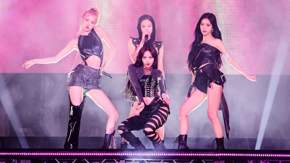 Làm nên lịch sử tại sân khấu BST Hype Park, BlackPink “bỏ túi” fan cứng chất lượng