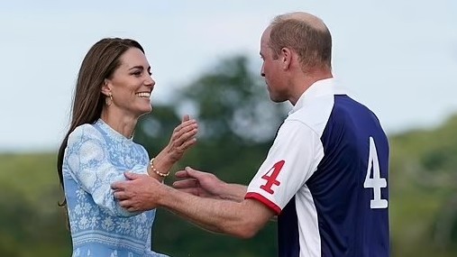 Cổ vũ chồng thi đấu Polo gây quỹ từ thiện, Vương phi xứ Wales Kate Middleton nổi bật với đầm xanh thanh lịch