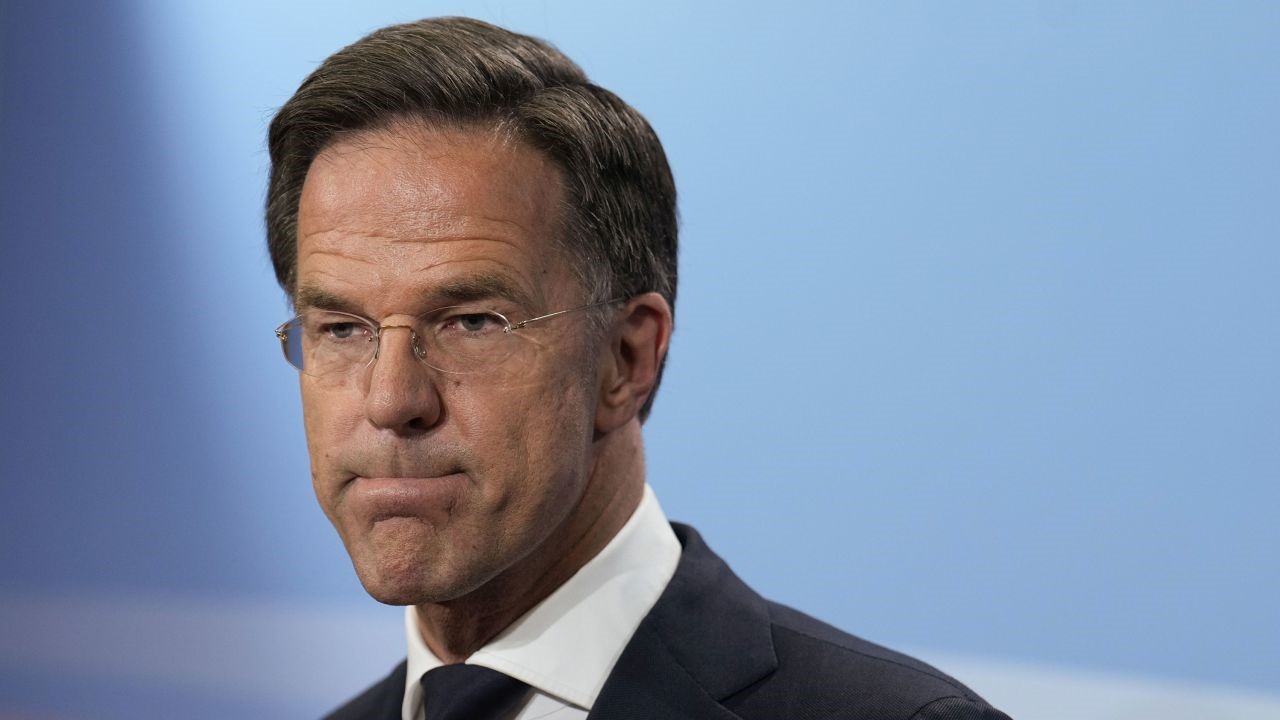Chính phủ Hà Lan sụp đổ do tranh cãi về chính sách di cư