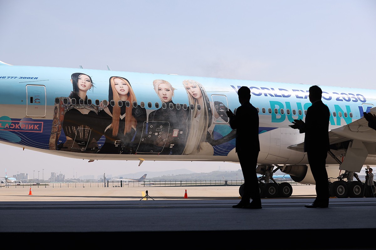 Korean Air trở thành nhà tài trợ hàng không chính thức cho chuyến lưu diễn vòng quanh thế giới của Blackpink. Ảnh: KoreanHerald