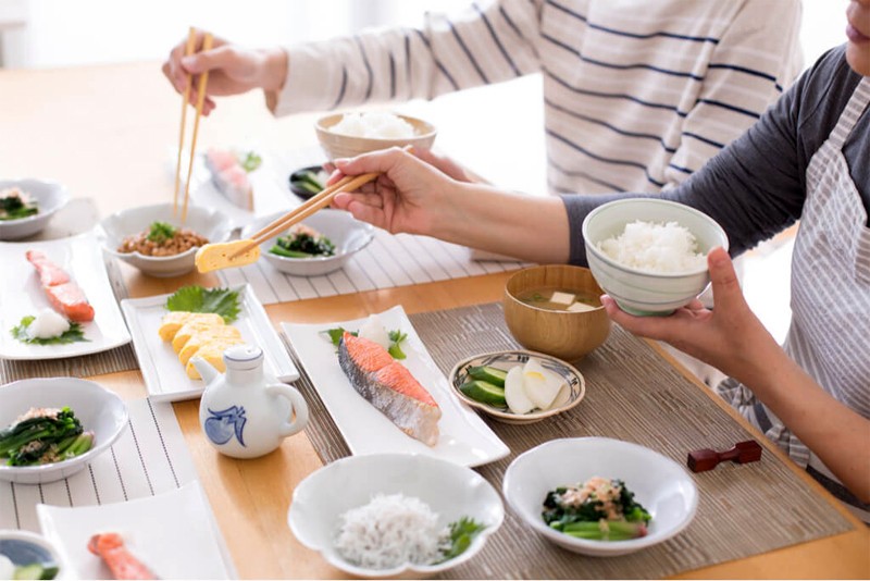 Bữa sáng của người Nhật thường có nhiều món. (Nguồn: Sakura)