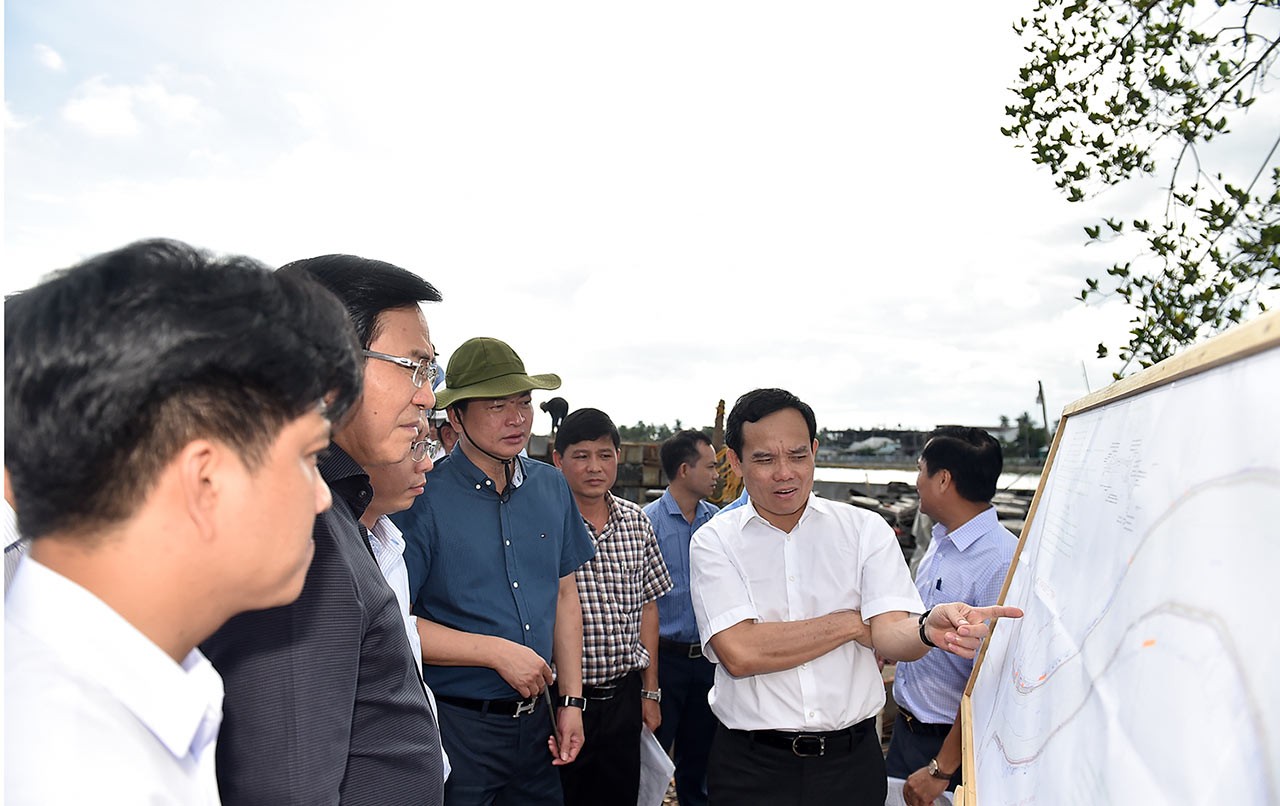 Trước đó, sáng cùng ngày, Phó Thủ tướng Trần Lưu Quang đã dẫn đầu đoàn công tác của Chính phủ khảo sát và làm việc với UBND TP. Cần Thơ về tình hình triển khai một số dự án ODA trên địa bàn Thành phố. (Nguồn: VGP/Hải Minh