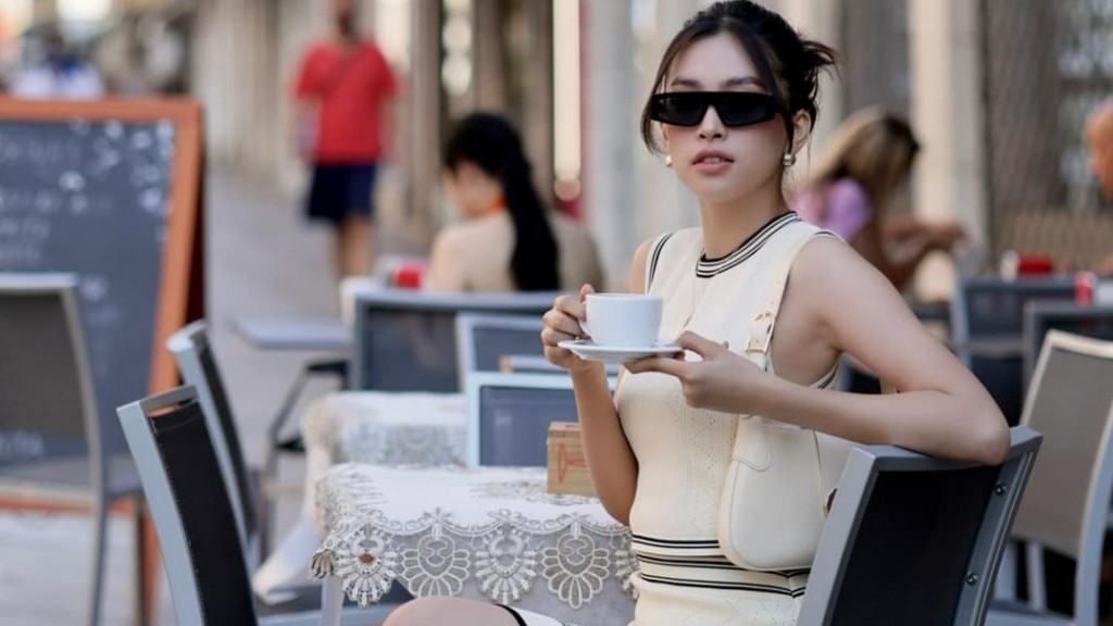 Sao Việt: Hoa hậu Tiểu Vy sang chảnh, Trương Ngọc Ánh đẹp mặn mà