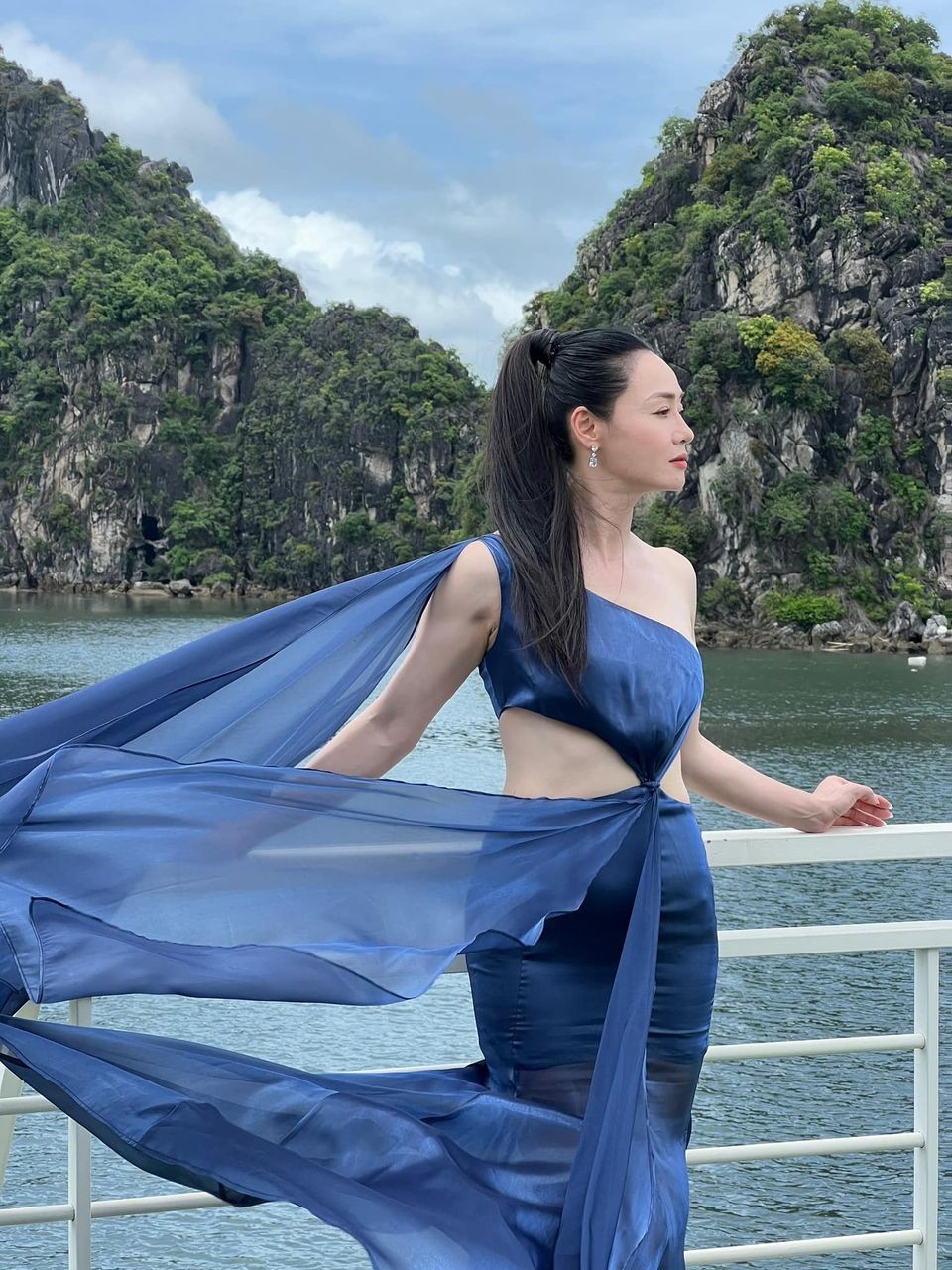 Sao Việt: Hoa hậu Tiểu Vy sang chảnh, Trương Ngọc Ánh đẹp mặn mà