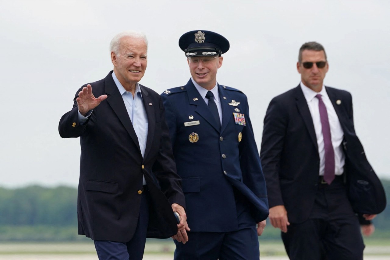 (07.10) Tổng thống Mỹ Joe Biden tại sân bay Delaward trước khi lên đường tới Anh ngày 9/7. (Nguồn: Reuters)