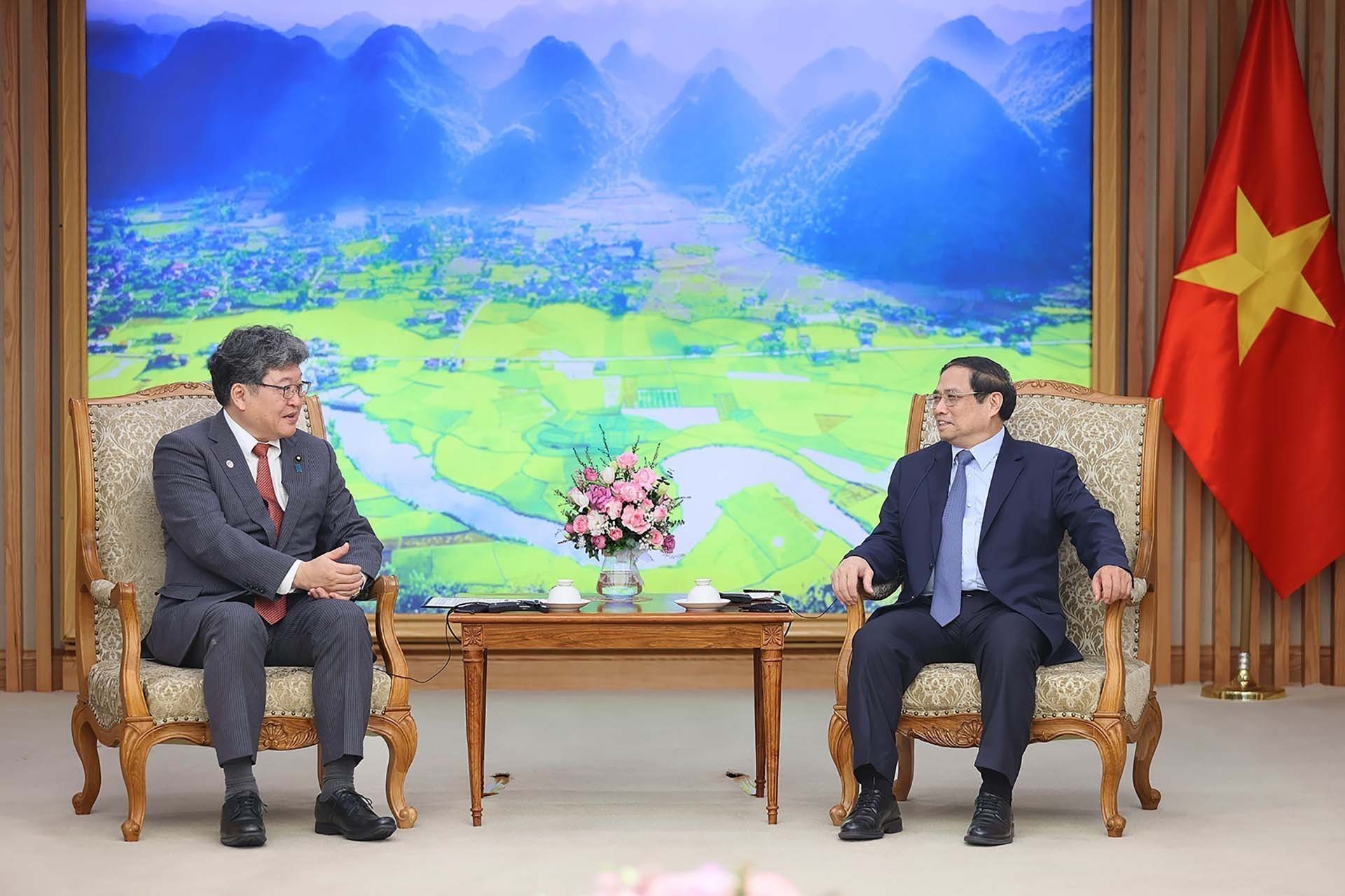 Thủ tướng Phạm Minh Chính tiếp ông Hagiuda Koichi, Trưởng ban Nghiên cứu chính sách Đảng Dân chủ Tự do Nhật Bản (LDP). (Nguồn: TTXVN)