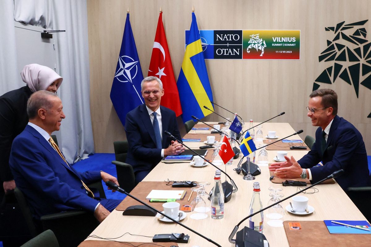 (07.11) Tổng Thư ký NATO Jens Stoltenberg, Tổng thống Thổ Nhĩ Kỳ Tayyip Erdogan và Thủ tướng Thụy Điển Ulf Krisstersson trong cuộc họp ngày 10/7. (Nguồn: Reuters)