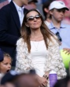 Wimbledon 2023: Vợ tay vợt Novak Djokovic 'chiếm sóng' trên khán đài với trang phục nữ tính