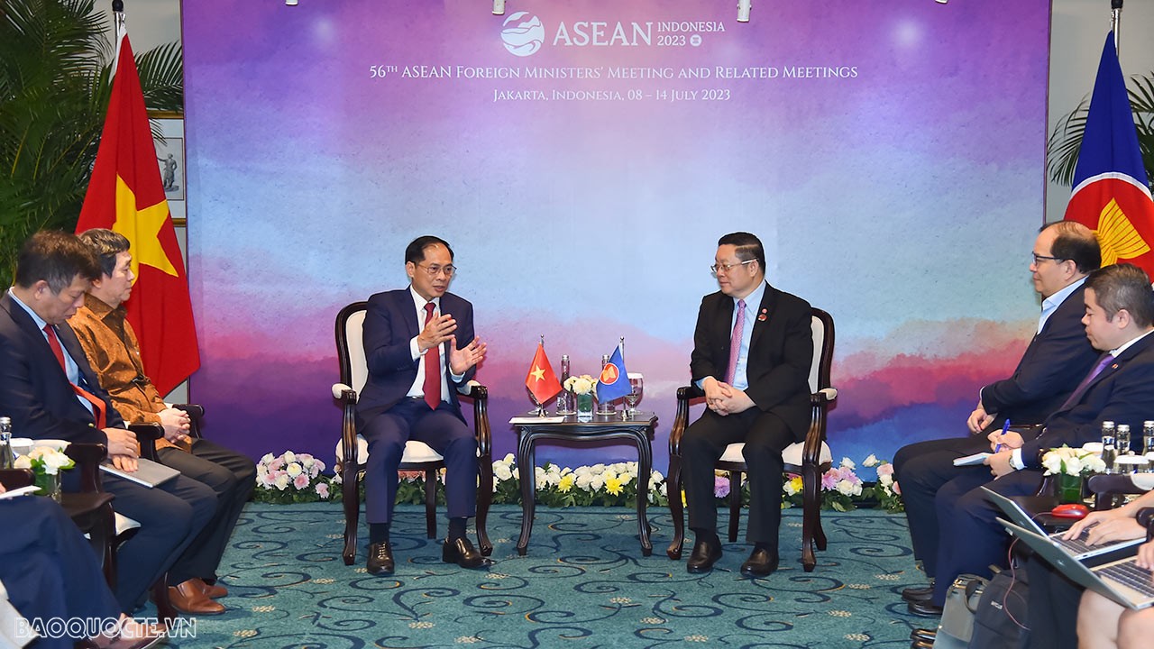 Hoạt động của Bộ trưởng Ngoại giao Bùi Thanh Sơn trong ngày đầu tiên dự AMM-56
