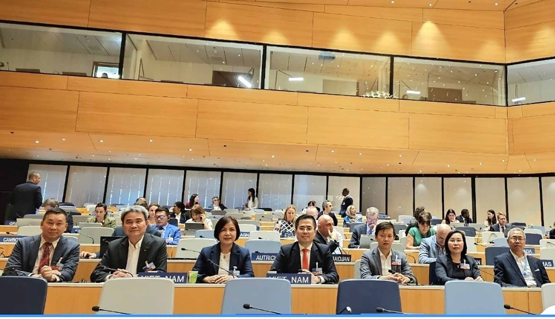 Thứ trưởng Bộ Khoa học và Công nghệ Nguyễn Hoàng Giang (thứ tư từ trái sang) dẫn đầu đoàn đại biểu Việt Nam tham dự Đại hội đồng WIPO 2023. (Nguồn: Bộ KH&CN)