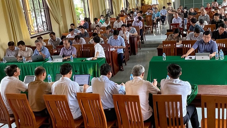 Các hộ dân xã Cẩm Hưng, huyện Cẩm Giàng, tỉnh Hải Dương dự Hội nghị đối thoại về việc xây dựng đường dây 220kV ngày 29/6. (Nguồn: Nhân dân)