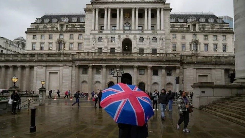 Kinh tế Anh suy giảm ít hơn dự kiến, dù vẫn mong manh