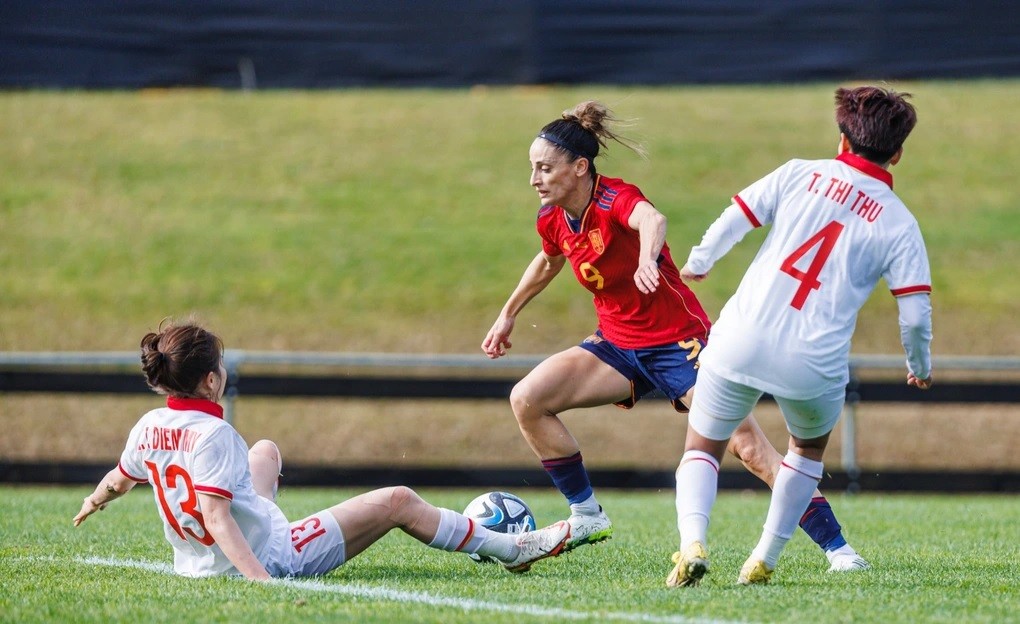 Đội tuyển nữ Việt Nam thi đấu giao hữu, thua 0-9 nữ Tây Ban Nha; người hâm mộ đặt kỳ vọng lớn